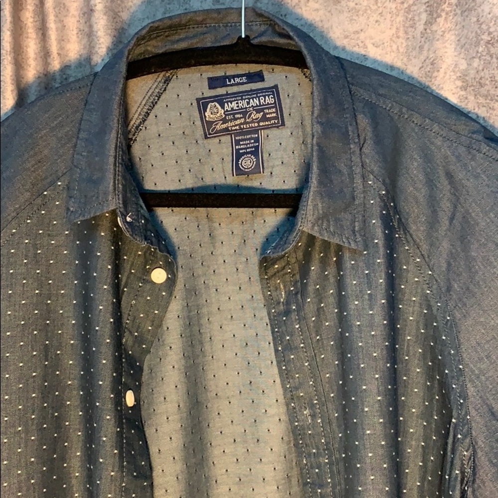 Short sleeve button down, Rounded shoulders. Large - Picture 3 of 8